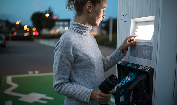 eMobility women at charging station
