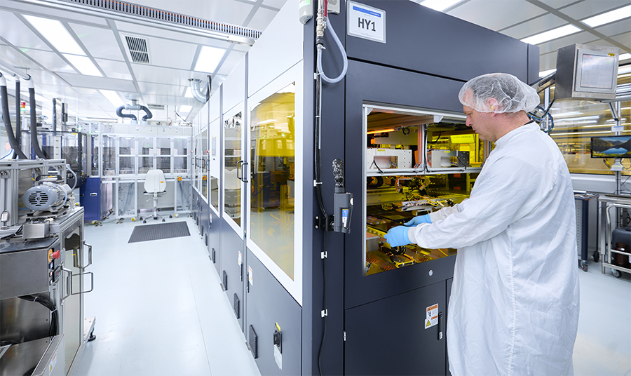 bonding machine at data modul