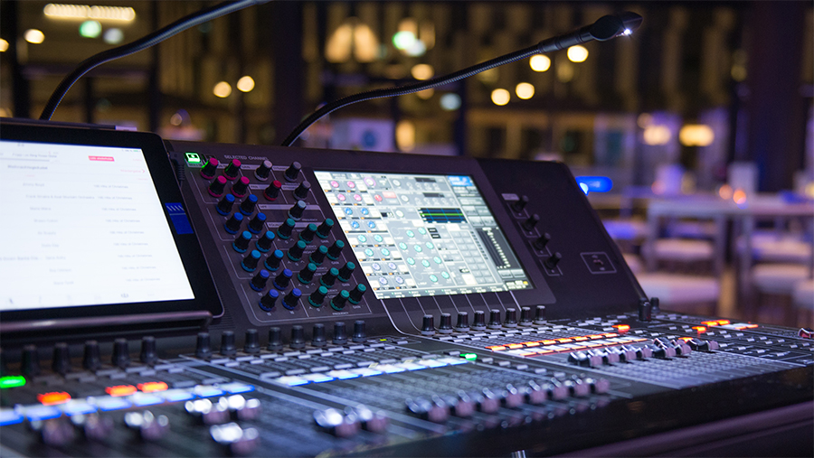 infotainment readable